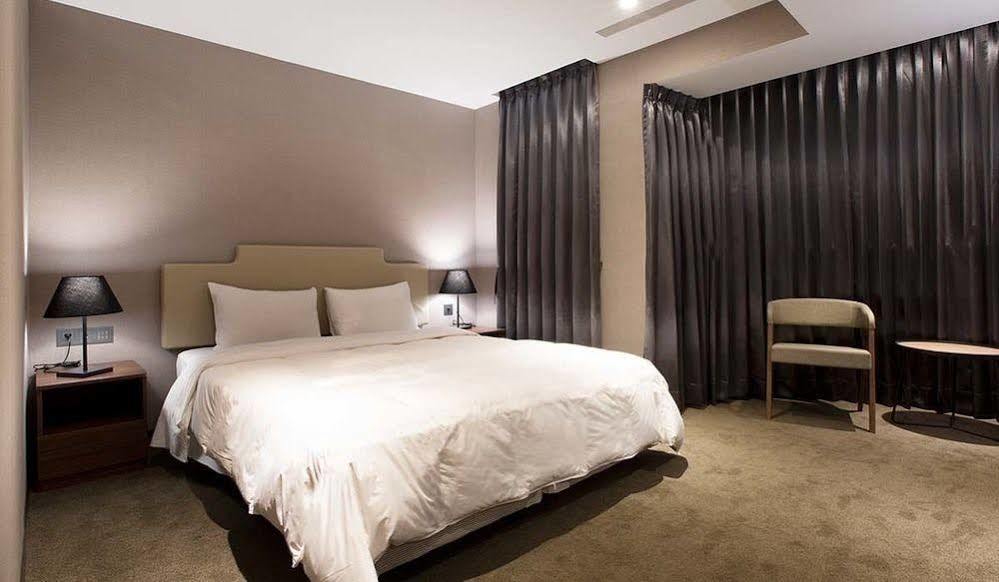 Noble Hotel Taipei Exterior photo